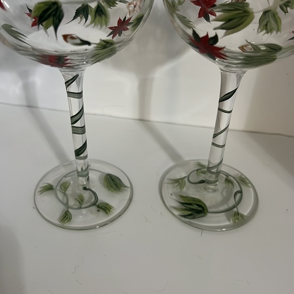 2 Hand Painted Red flowwers green stems Wine Glasses - Picture 6 of 8